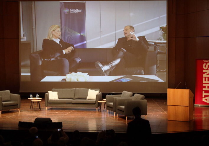 Ο Μάκης Προβατάς συζητάει με τη Βίβιαν Μπουζάλη