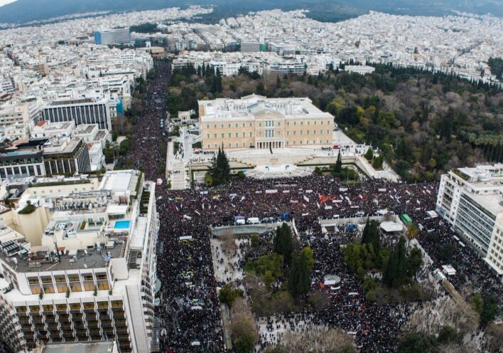 Τέμπη: Τεράστιες συγκεντρώσεις βρίσκονται σε εξέλιξη σε όλη τη χώρα - Φωτογραφικά στιγμιότυπα από την Αθήνα και τις πόλεις της Ελλάδας