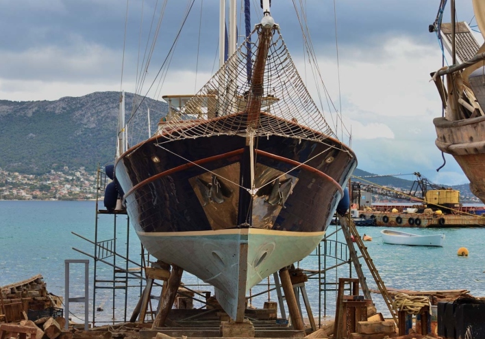 Ένα πρωινό στο ναυπηγείο του κύριου Πράσινου στη Σαλαμίνα