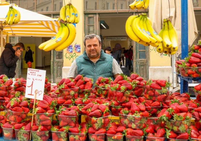 Οι τελευταίοι υπαίθριοι «φρουτάδες» της Αθήνας