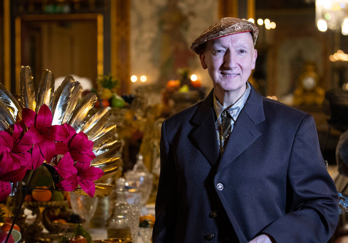 Στίβεν Τζόουνς: Ο πιο διάσημος σχεδιαστής καπέλων της υψηλής ραπτικής