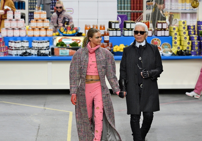 Η Cara Delevingne και ο Karl Lagerfeld 