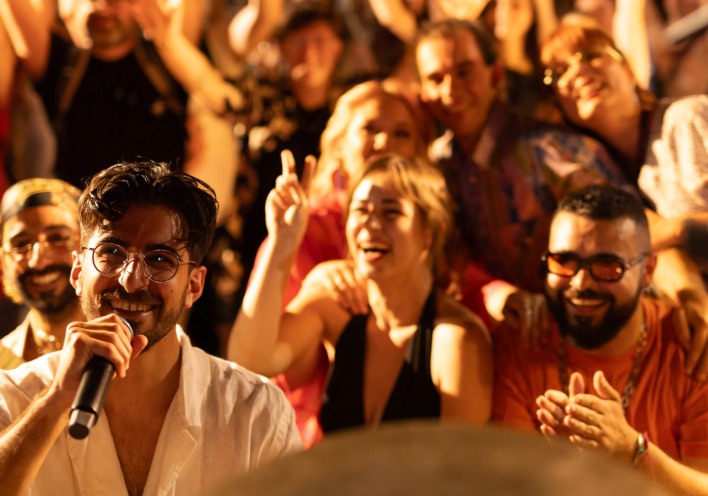 Ένας χρόνος με το μπαλκόνι του Papazó, από τον Voice102.5