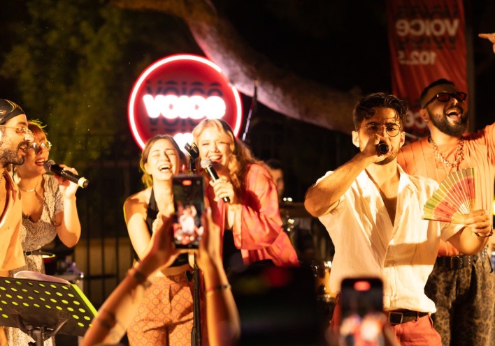 Όλοι οι καλλιτέχνες μαζί στην σκηνή