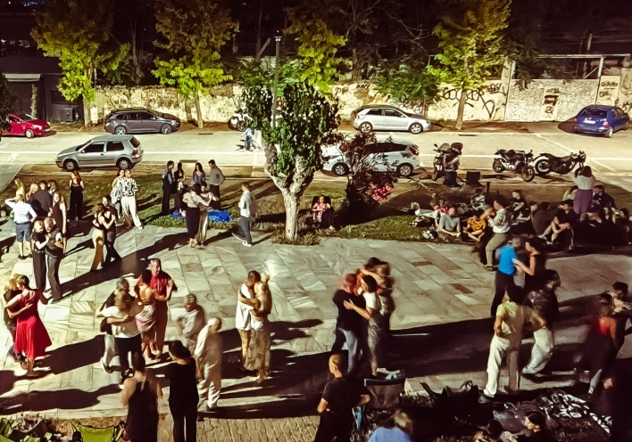 Μιλόνγκα στους θερινούς παλμούς της Ερμού