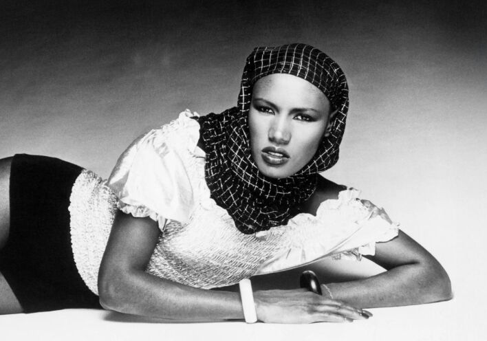 Η ιστορία της Γκρέις Τζόουνς: Ένα τοτέμ της μόδας και της μουσικής έρχεται στην Ελλάδα