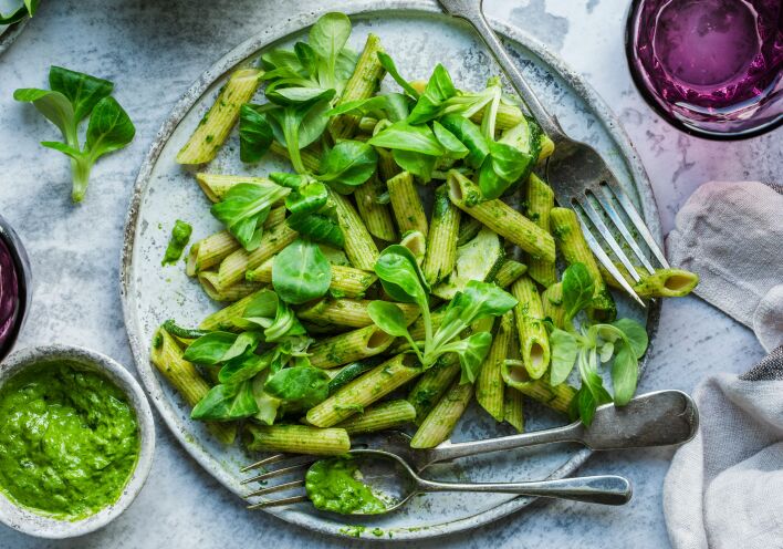 7 δροσερές σαλάτες ζυμαρικών για τις καυτές μέρες του καλοκαιριού