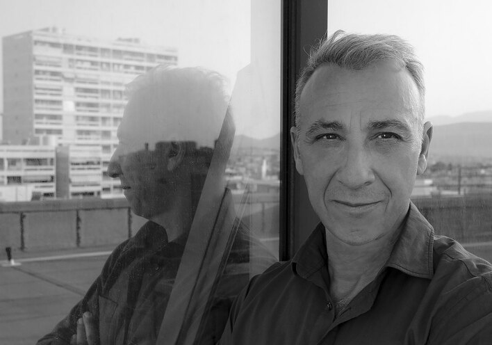 Ο Μίνως Μάτσας στα τραγούδια του κόσμου