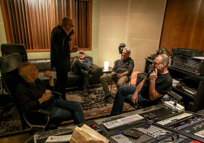 Γιάννης Ντρενογιάννης - VooeeTone: Παραμένω ένας πιτσιρικάς που λαχταράει να παίξει μουσική