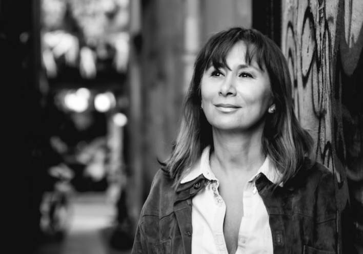 Χριστίνα Δράκου: Συνέντευξη με τη βραβευμένη φωτογράφο για την έκθεση που καταγράφει street art έργα σε όλο τον κόσμο.