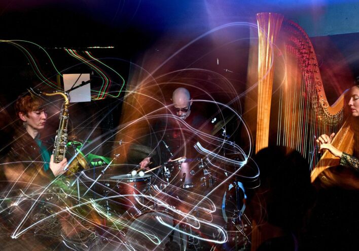 Harper Trio: Το «Dialogue of Thoughts» είναι ένα ημερολόγιο ενσυνειδητότητας