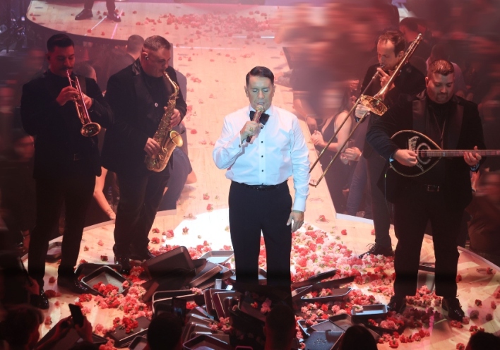 Γιώργος Μαζωνάκης: Το παιδί της νύχτας και οι μεγάλοι που παριστάνουν τους δικαστές