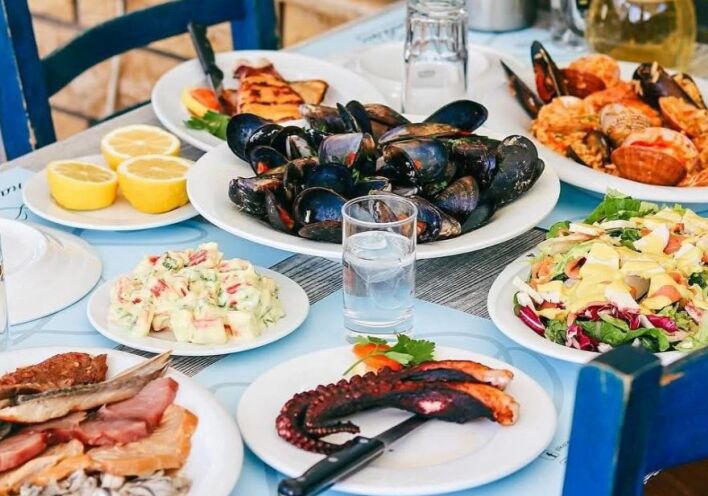 13 στέκια για ψαράκια και θαλασσινά