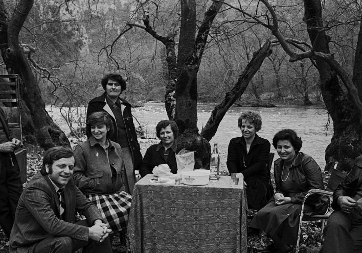 Το φωτογραφικό λεύκωμα «Η Ελλάδα που χάνεται» του Γιάννη Δήμου γίνεται ιστορικό αρχείο και εργαλείο οπτικής παιδείας για τις νέες γενιές.