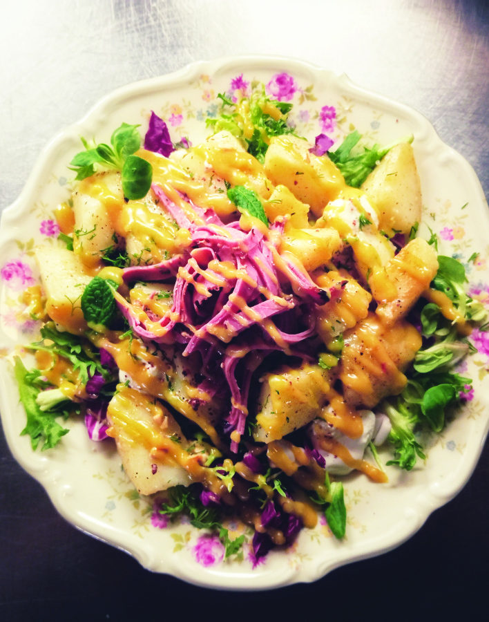 «Ένα νερό»: Η μοντέρνα ταβέρνα της Κυψέλης