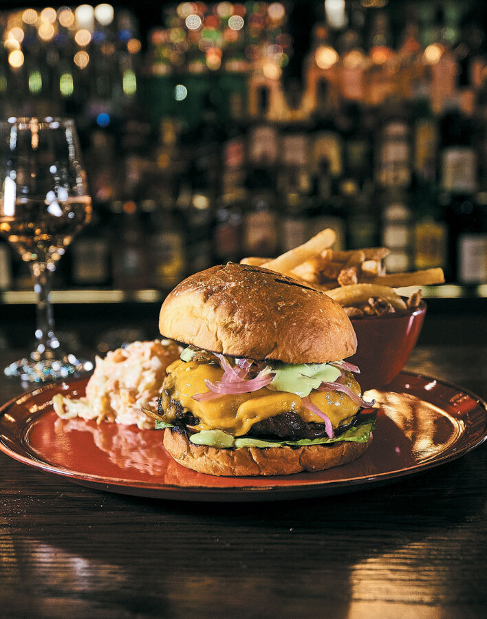 Rock’n’ Roll, το θρυλικό resto-bar έρχεται με νέο μενού και αγαπημένα πάρτι