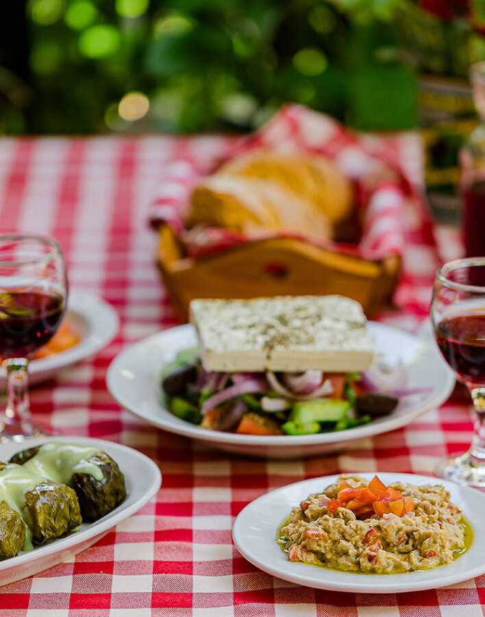 Κισσός, η ταβέρνα που ξυπνά μνήμες από κυριακάτικα οικογενειακά τραπέζια