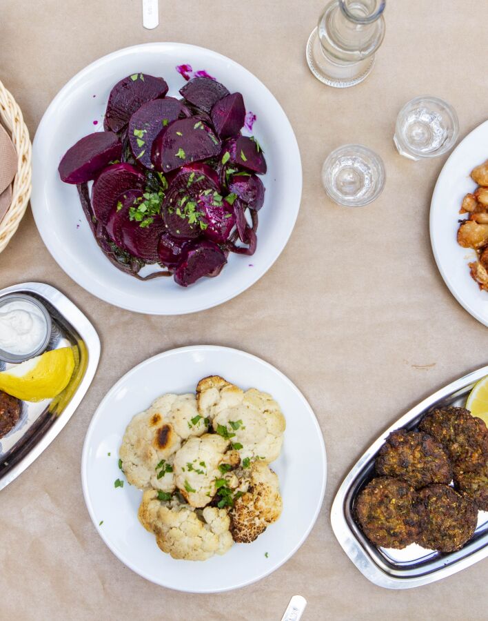 Αυλή, Πετράλωνα