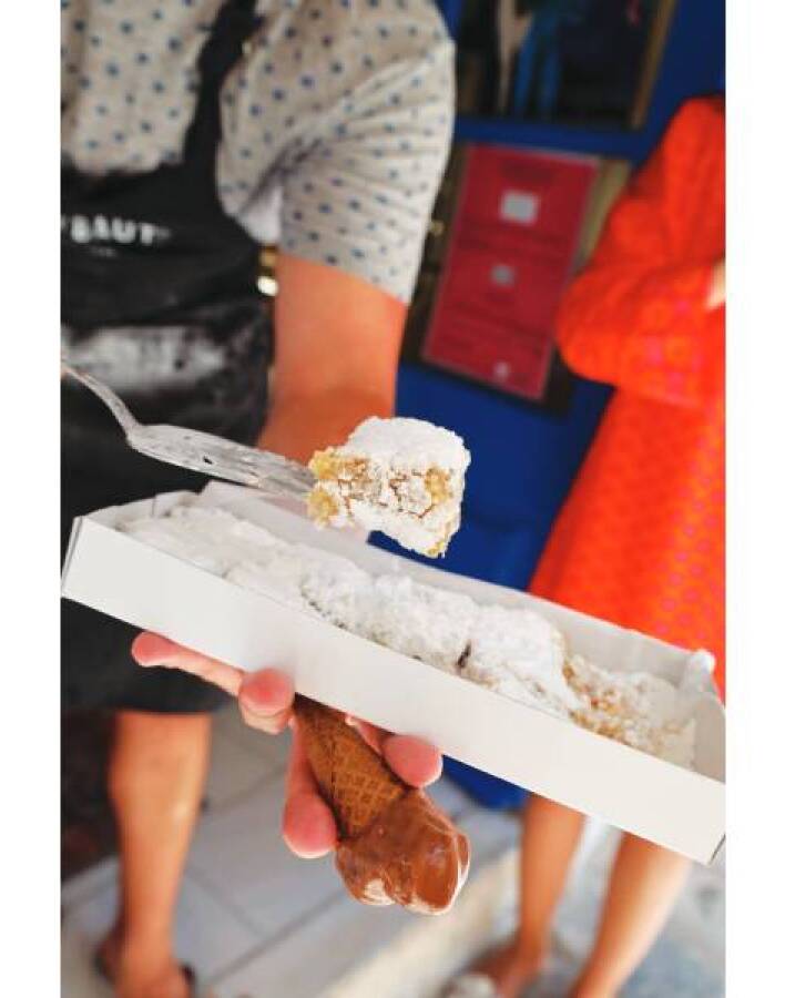 Ζαχαροπλαστείο Τσαγκάρη: Υπέροχα νηστίσιμα αμυγδαλωτά