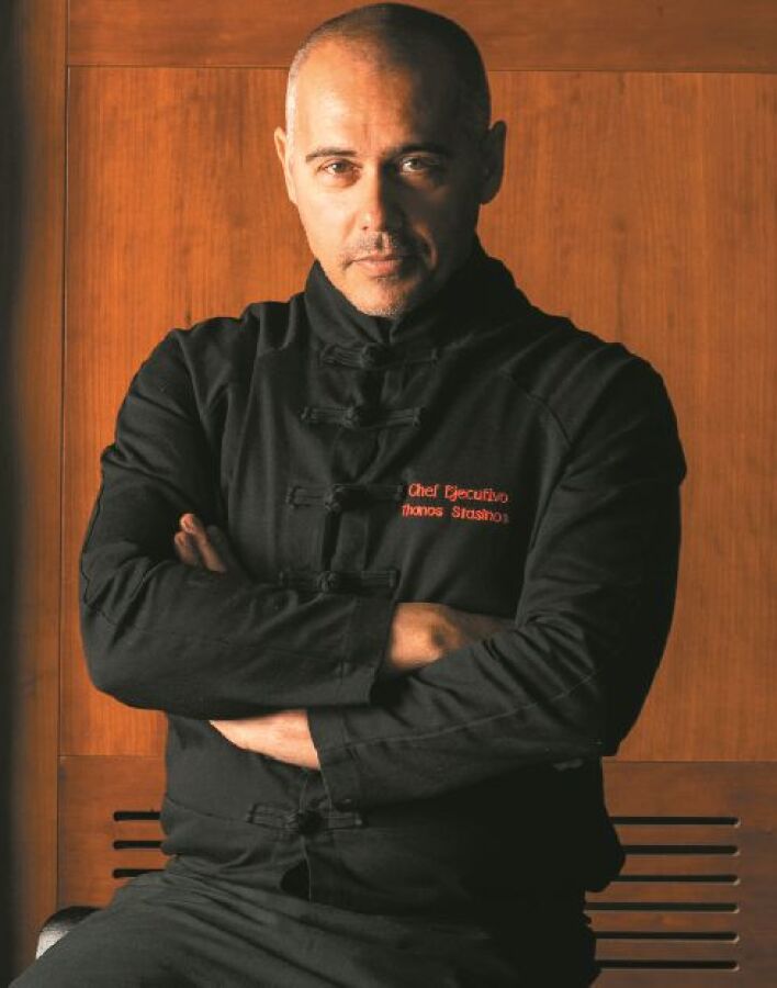 Ο πολυβραβευμένος σεφ Θάνος Στασινός