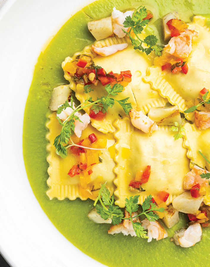 Varoulko Seaside - Ραβιόλι Με Καβούρι, Ψητές Γαρίδες, Αγκινάρες, Κρέμα Αρακά, Τσιμιτσούρ