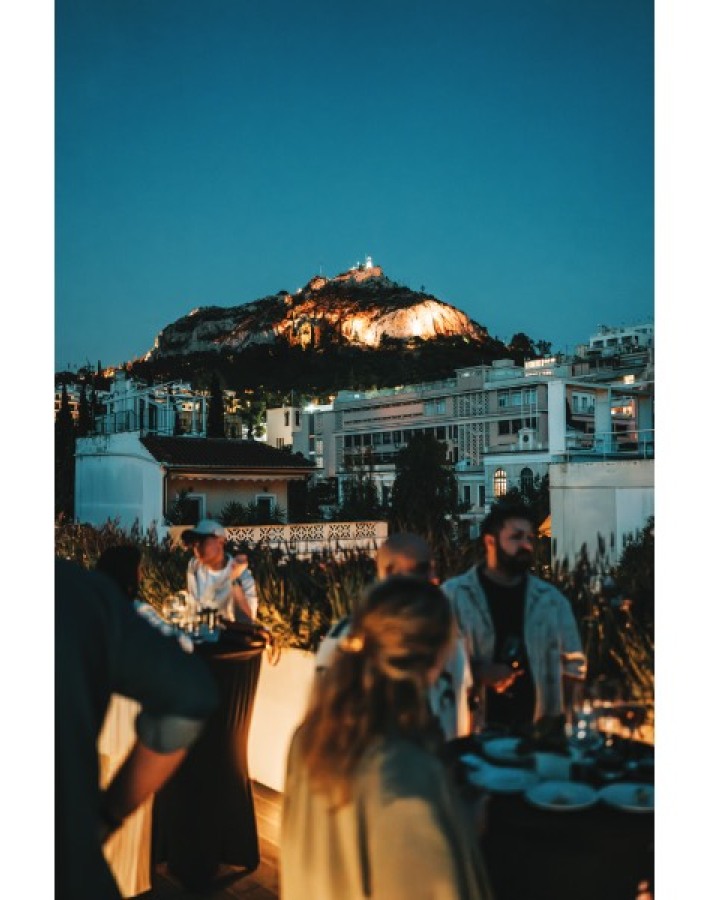 ATHENS FLAIR: Ένα μαγικό roof garden στη σκιά του Λυκαβηττού