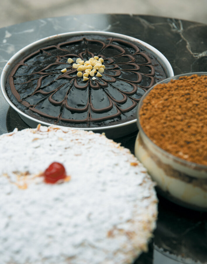 Ζαχαροπλαστείο Καγγέλης: Τα γλυκά που θα λατρέψεις!