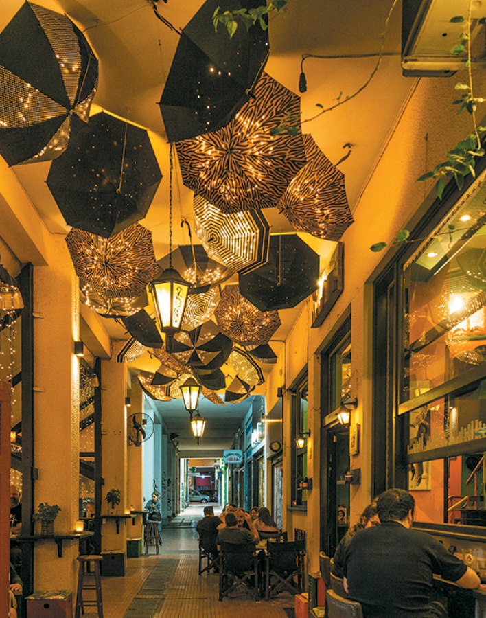 Medez Cafe & Bar: Το αγαπημένο στέκι του Παγκρατίου