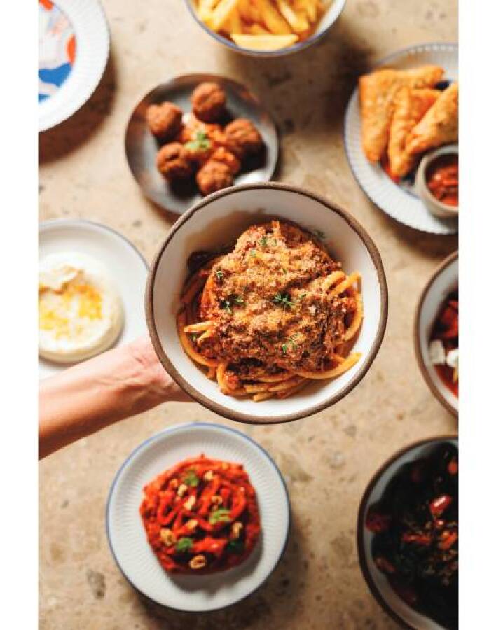 Cinapos: Το ολοκαίνουργιο μεζεδοπωλείο του Πάνου Ιωαννίδη είναι πολύ νόστιμο