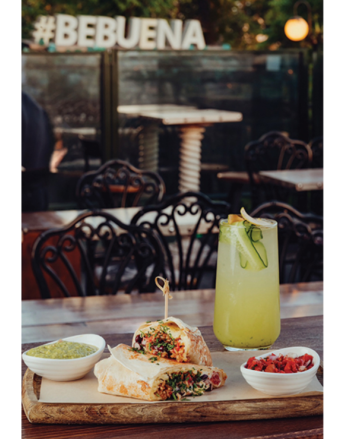 Buena Vista Social Bar: Αll-day πάρτι με θέα την Ακρόπολη