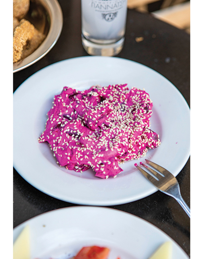 Τα Κανάρια: Το αγαπημένο στέκι με τους νόστιμους μεζέδες και τις όμορφες μουσικές βραδιές