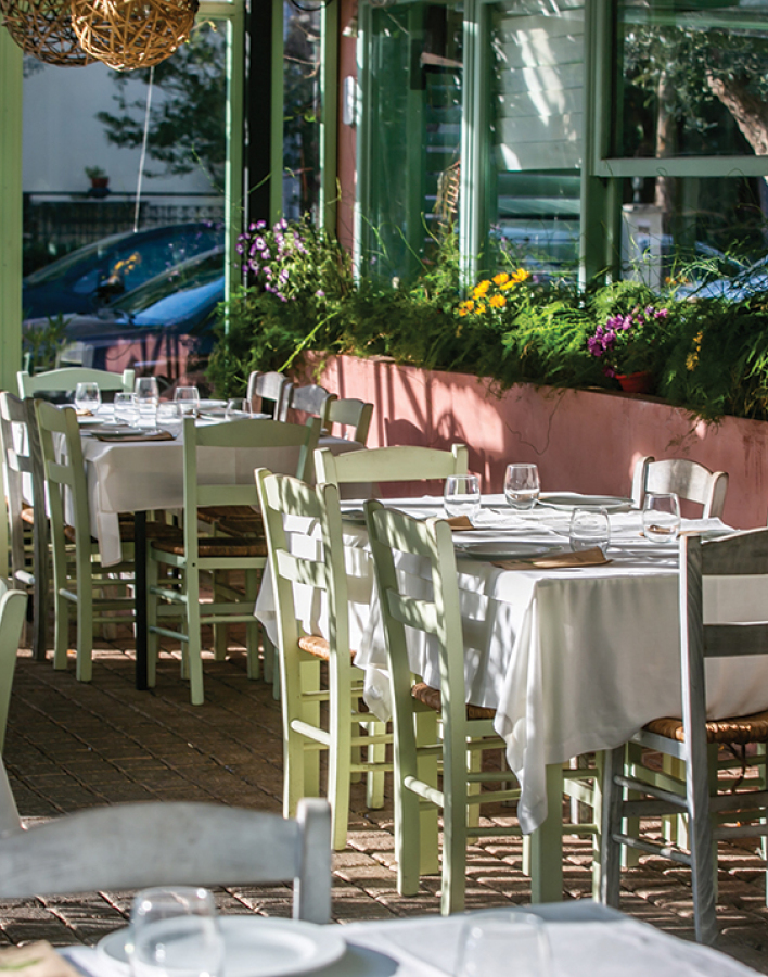 Θαλασσινός: Η θρυλική ψαροταβέρνα στις Τζιτζιφιές