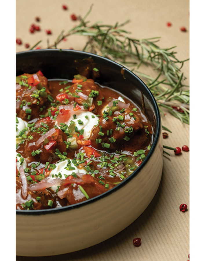 Το Μαύρο Πρόβατο του Press Café: Εδώ που οι αθηναϊκές παρέες δίνουν το σταθερό ραντεβού τους