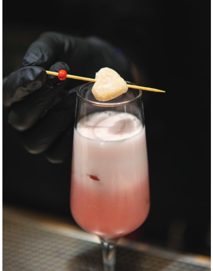 Ερμού 18: Ένα «κρυφό» all day στέκι με θέα Ακρόπολη, για το οποίο μιλάει όλη η πόλη!