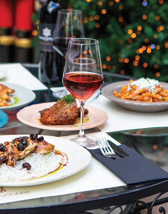 Shakespeare in Love: To all-day στέκι του Πειραιά ανανεώνει το μενού του και παραμένει πολύ δημοφιλές