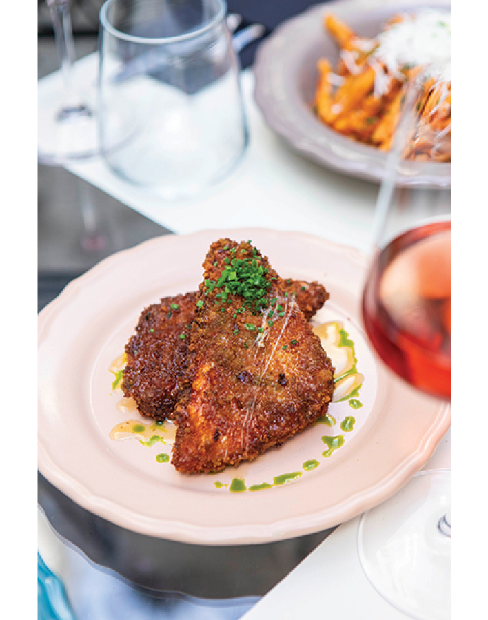 Shakespeare in Love: To all-day στέκι του Πειραιά ανανεώνει το μενού του και παραμένει πολύ δημοφιλές