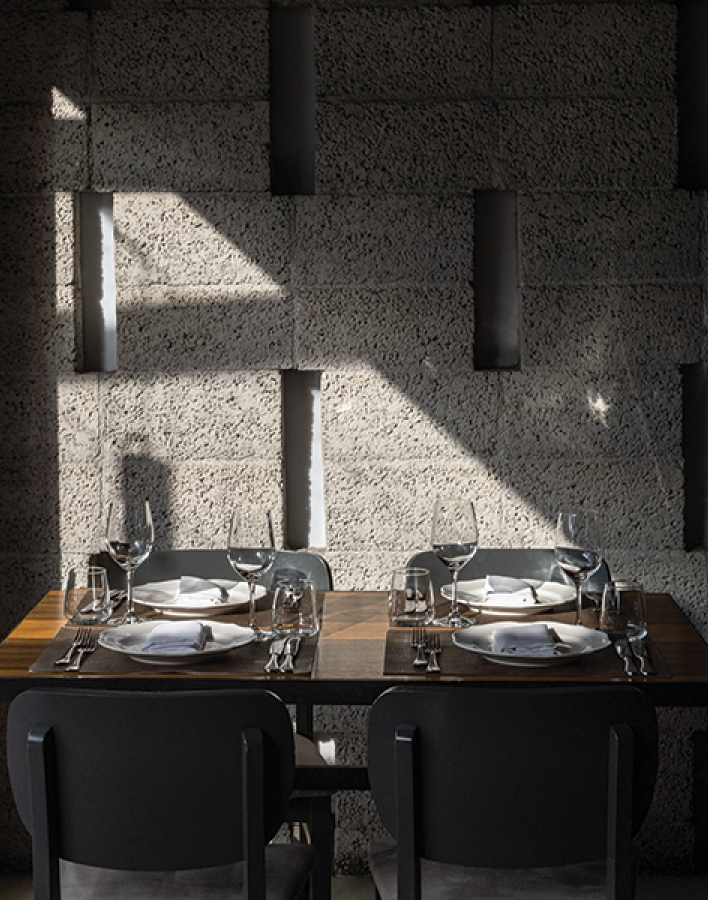 Βασίλαινας: Ιn Head-to-Tail we trust