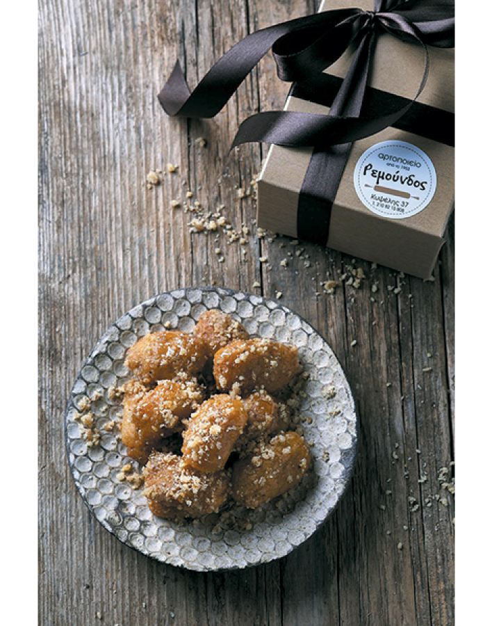 Ρεμούνδος: Ένας φούρνος με ιστορία και πεντανόστιμα γιορτινά καλούδια στην Κυψέλη