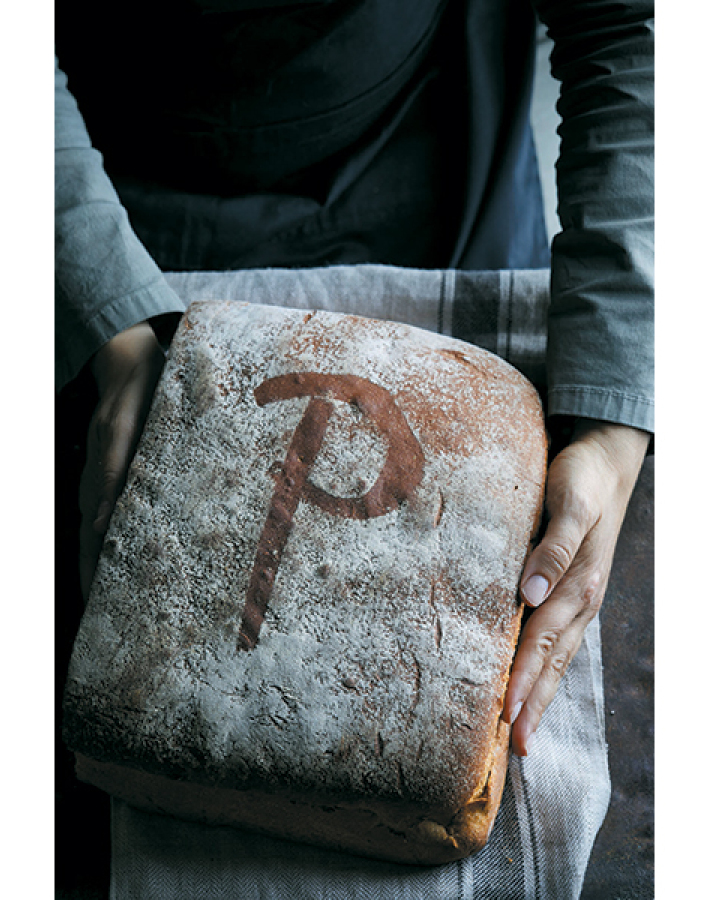 Ρεμούνδος: Ένας φούρνος με ιστορία και πεντανόστιμα γιορτινά καλούδια στην Κυψέλη