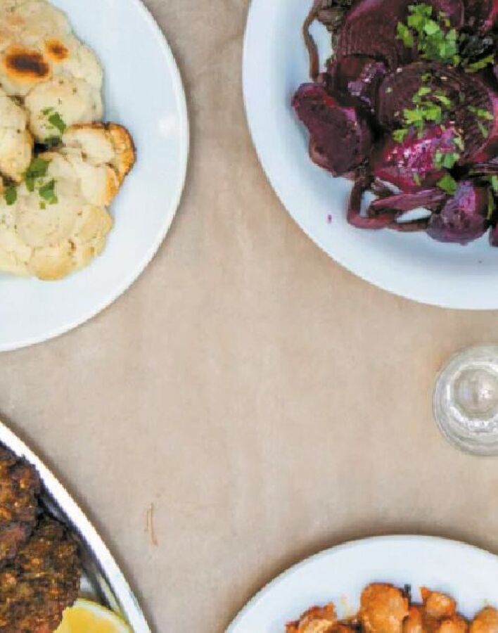 Αυλή, Πετράλωνα