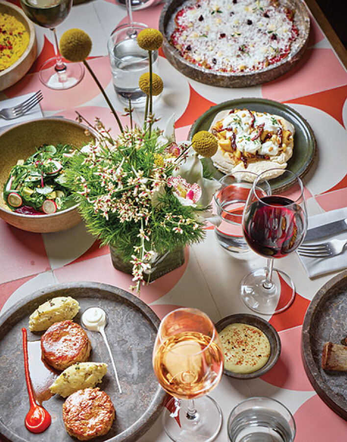 Yphes: Η νέα κρυφή all day αυλή της Αθήνας