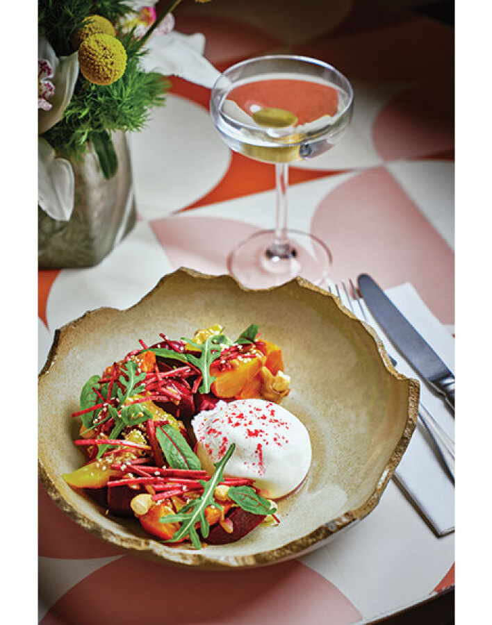 Yphes: Η νέα κρυφή all day αυλή της Αθήνας