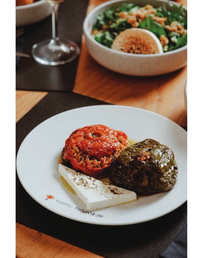 Αισώπου Μύθοι: Πεντανόστιμη ελληνική κουζίνα  στα στενά του Ψυρρή