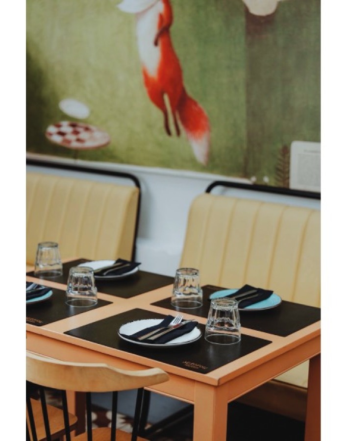 Αισώπου Μύθοι: Πεντανόστιμη ελληνική κουζίνα  στα στενά του Ψυρρή