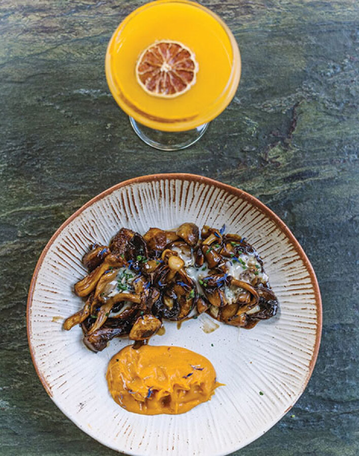 Λεύκες on the side