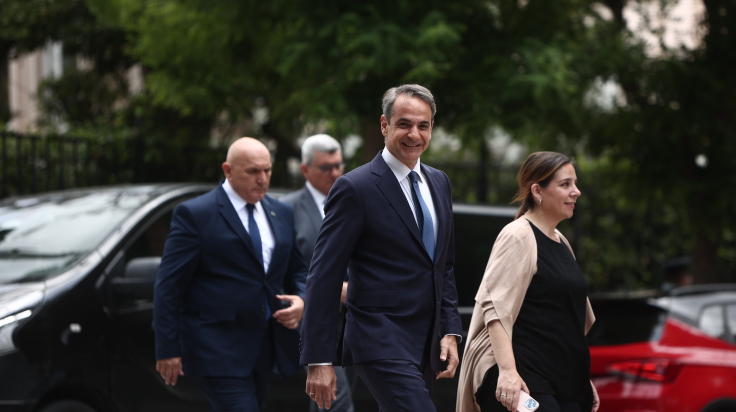 Ο Κυριάκος Μητσοτάκης μεταβαίνει στο Προεδρικό Μέγαρο για να παραλάβει τη διερευνητική εντολή