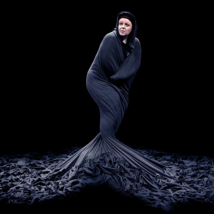 «Η Κυρά της Ρω» στο θέατρο Φιλίπ