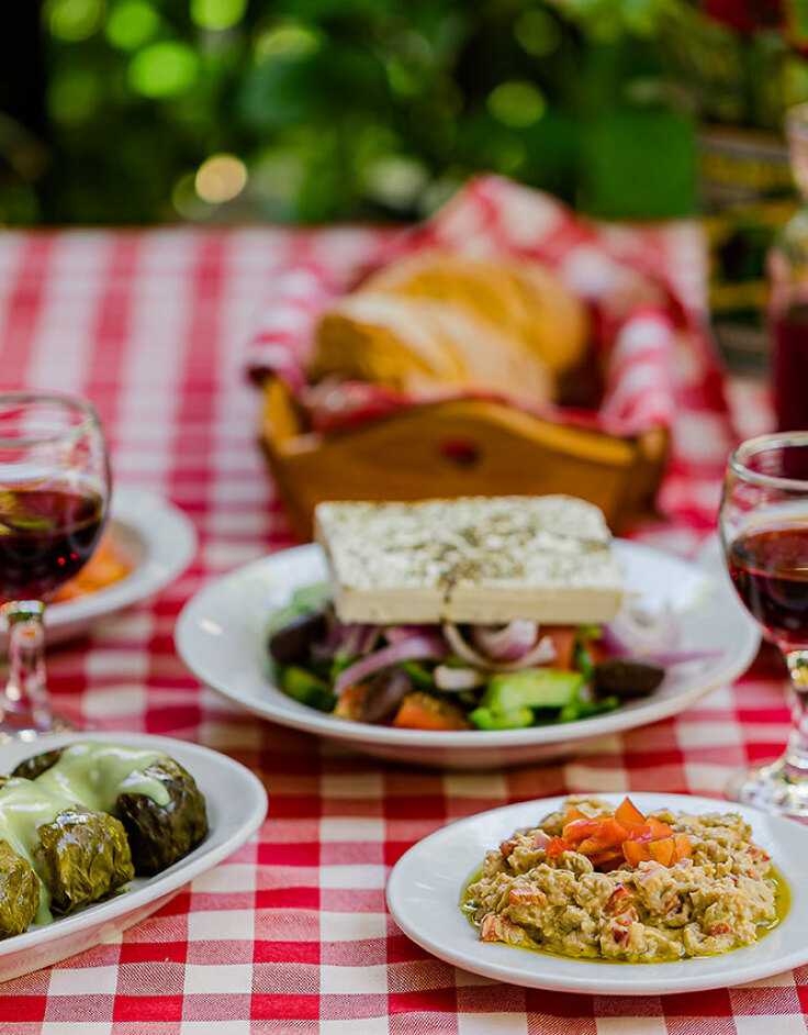 Κισσός, η ταβέρνα που ξυπνά μνήμες από κυριακάτικα οικογενειακά τραπέζια