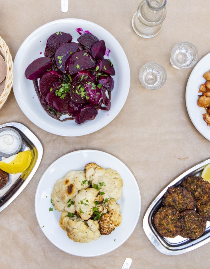 Αυλή, Πετράλωνα