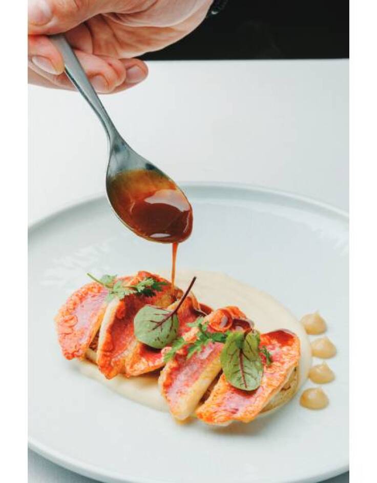 Varoulko Seaside, δημιουργική ψαροφαγία με την υπογραφή του σεφ Λευτέρη Λαζάρου